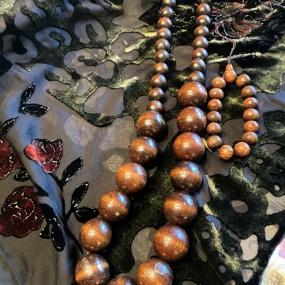 GRADUATED WOODEN BEAD NECKLACE (18” LONG) AND MATCHING BRACELET - Picture 8 of 11